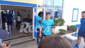 Jogadores do FC Porto, Conceição e Baía dão autógrafos e tiram fotos com os fãs após jogo-treino com o Imortal