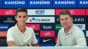 Tiago Dantas emprestado ao AZ Alkmaar: holandeses ficam com opção de compra