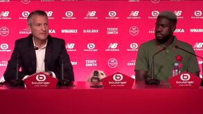 Apresentação de Umtiti no Lille 'invadida' por um... cão