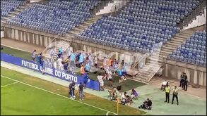 Apito final no FC Porto-Cardiff e jogadores dos dragões foram... puxar ferro!