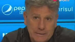 Renato Gaúcho irrita-se com caso de Luis Suárez e fala em 'novela mexicana'