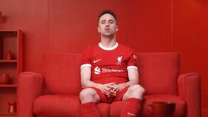 Os erros, a galhofa... e a mosca: jogadores do Liverpool promovem pré-época dos reds