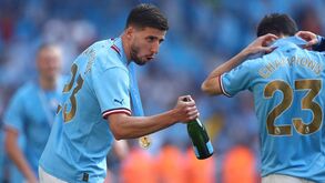 Rúben Dias quer compensar mãe de Grealish: português vai oferecer-lhe uma bolsa nova