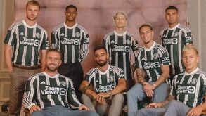 Manchester United apresenta equipamento visitante para a temporada 2023/24
