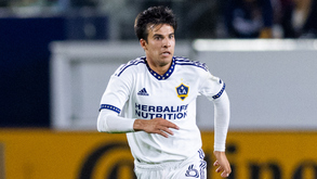 Riqui Puig revela atrito com Xavi no Barcelona: «Não me deixou treinar nas primeiras semanas»