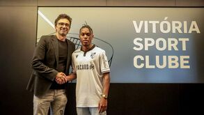 Oficial: Ronaldo Lumungo é reforço da equipa B do V. Guimarães