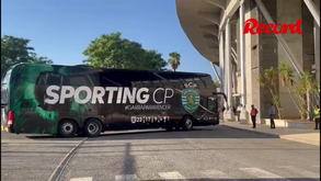 O momento da chegada do autocarro do Sporting ao Estádio do Algarve