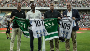 Oceano Cruz e Carlos Xavier homenageados antes do início do Sporting-Real Sociedad