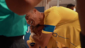 Criança em lágrimas ao conhecer Cristiano Ronaldo: CR7 assinou a camisola do jovem