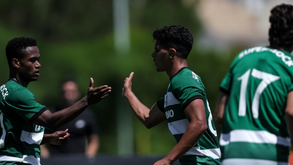 Geny Catamo ganha embalo e mete a terceira