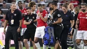 O choque violento com o guarda-redes do Man. United que deixou avançado do Wrexham com um pulmão perfurado