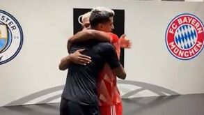 O reencontro de João Cancelo com os jogadores do Bayern Munique no Japão