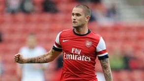 Há alguns anos era uma promessa do Arsenal, agora vai deixar o futebol para... tratar relvados