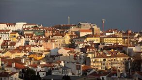 Comprar casa em Lisboa exige salário de 3.000 euros a um casal