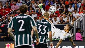 Golaço: Joselu em destaque com pontapé de bicicleta frente ao Manchester United