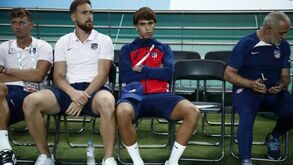 João Félix no banco e com cara de poucos amigos na derrota do Atlético Madrid