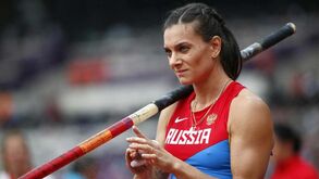 Yelena Isinbayeva excluída do comité central do partido de Putin por não apoiar guerra na Ucrânia