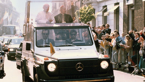 De Ferrari a camiões: Os papamóveis que têm transportado os sumo pontífices pelo mundo