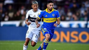 Alan Varela testado no onze do Boca Juniors para o jogo com o Independiente