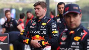 Verstappen 'pegou-se' com engenheiro, soltou vários impropérios e acabou a... pedir desculpa