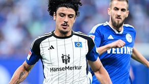 Hamburgo de Guilherme Ramos vence Schalke 04 em jogo de loucos a abrir a 2. Bundesliga