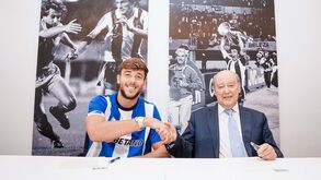 Nico González oficializado no FC Porto: Barcelona fica com opção de recompra por 30 milhões