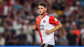 Santiago Giménez para Benfica ver
