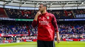 Kökçü em lágrimas no regresso a casa do Feyenoord: «Espero encontrar-vos na Liga dos Campeões»