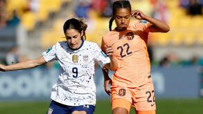 Savannah DeMelo (à esquerda) em ação contra a Holanda