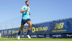 Nico González fez o primeiro treino no Olival com quatro jogadores no boletim clínico