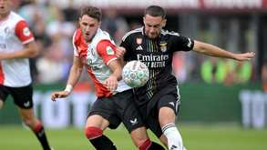 Arne Slot e o interesse do Benfica em Santiago Giménez: «Até o mercado fechar...»