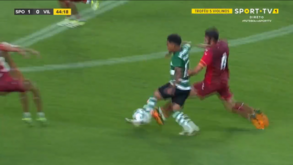 Marcus Edwards pegou na bola, ligou o turbo, fintou dois e marcou um golaço