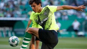 A camisola de aquecimento do Sporting: design chama a atenção