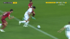 Classe de Pote no segundo golo do Sporting diante do Villarreal: fintou adversário e finalizou desta forma