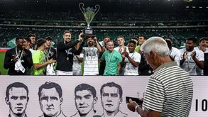 O momento em que o Sporting levantou o Troféu Cinco Violinos