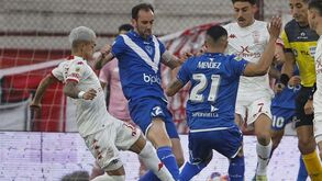 Adeptos do Vélez invadem centro de treinos e agridem jogadores: já há quem queira deixar o clube