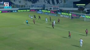 Ex-Sporting marca golaço de pontapé de bicicleta na Série B brasileira