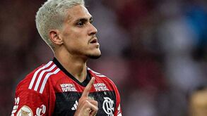 Pedro falha treino do Flamengo após levar soco de preparador físico