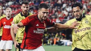 Golaço de Dalot não impediu derrota do Manchester United frente ao Borussia Dortmund