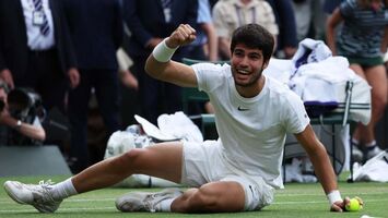 Jovem espanhol destrona Djokovic e faz história em Wimbledon