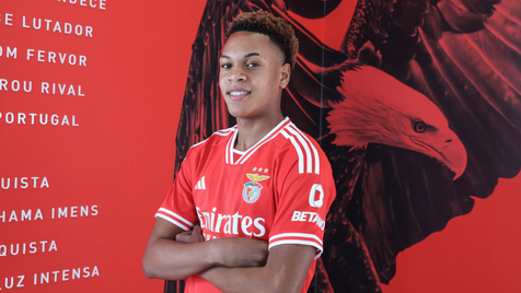 OFICIAL: FILHO DE FUTEBOLISTA COM MAIS DE 100 JOGOS PELO BENFICA