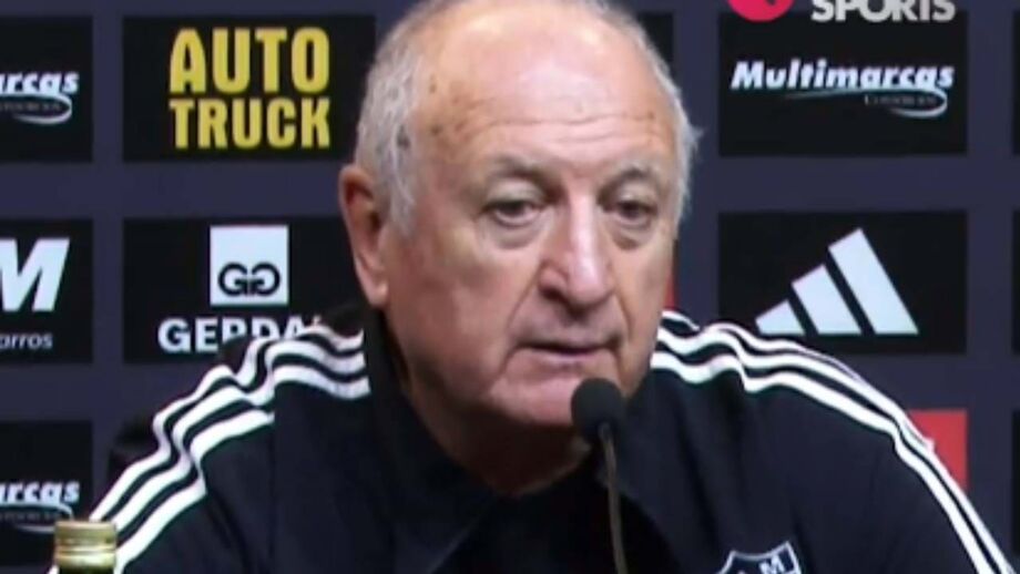 Treinador do Atlético-MG diz que o jogador é punido "por ordem de lá de dentro"