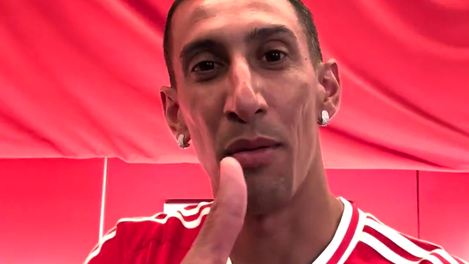 Argentino foi hoje apresentado perante várias dezenas de adeptos no exterior do Estádio da Luz