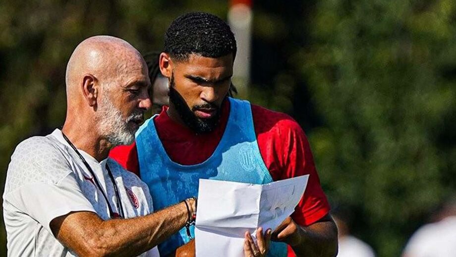 Stefano Pioli com o reforço Loftus-Cheek