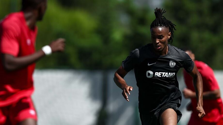 Chermiti aproveitou  a titularidade  no primeiro onze  da nova época  e marcou três golos ao Estrela  da Amadora  