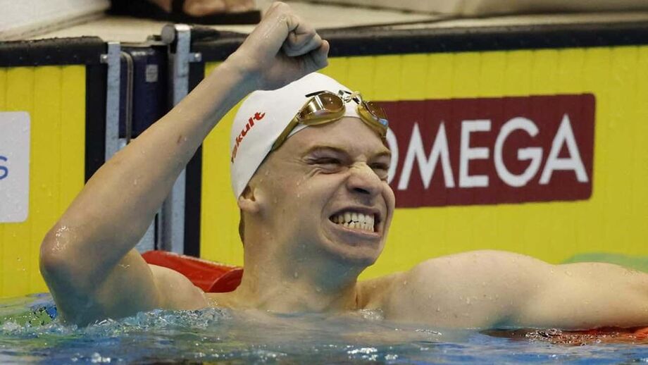 Léon Marchand bate último recorde do Mundo de Michael Phelps nos 400 estilos