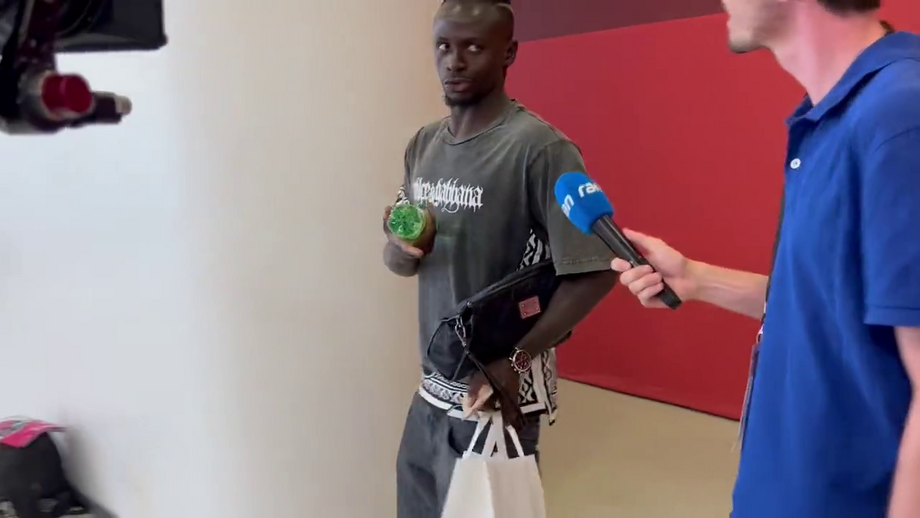 Avançado senegalês recusou-se a responder a perguntas após a apresentação aos adeptos
