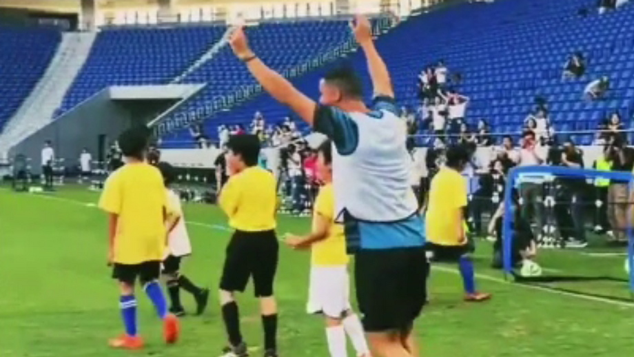 Craque português foi um dos quatro jogadores do Al Hilal que participou esta segunda-feira num evento com crianças no Japão