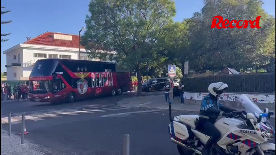 Águias defrontam esta noite o Burnley, em mais um jogo de preparação
