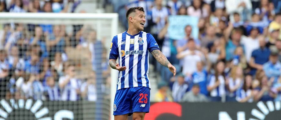 FC Porto resiste ao forcing por Otávio